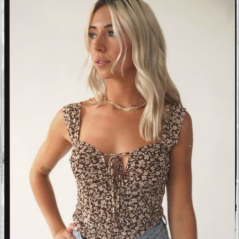 NWOT Le Lis Collection Brown Floral  Bodysuit